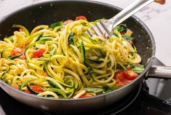 Овочеві спагеті  з пармезаном: низьковуглеводний рецепт - изображение