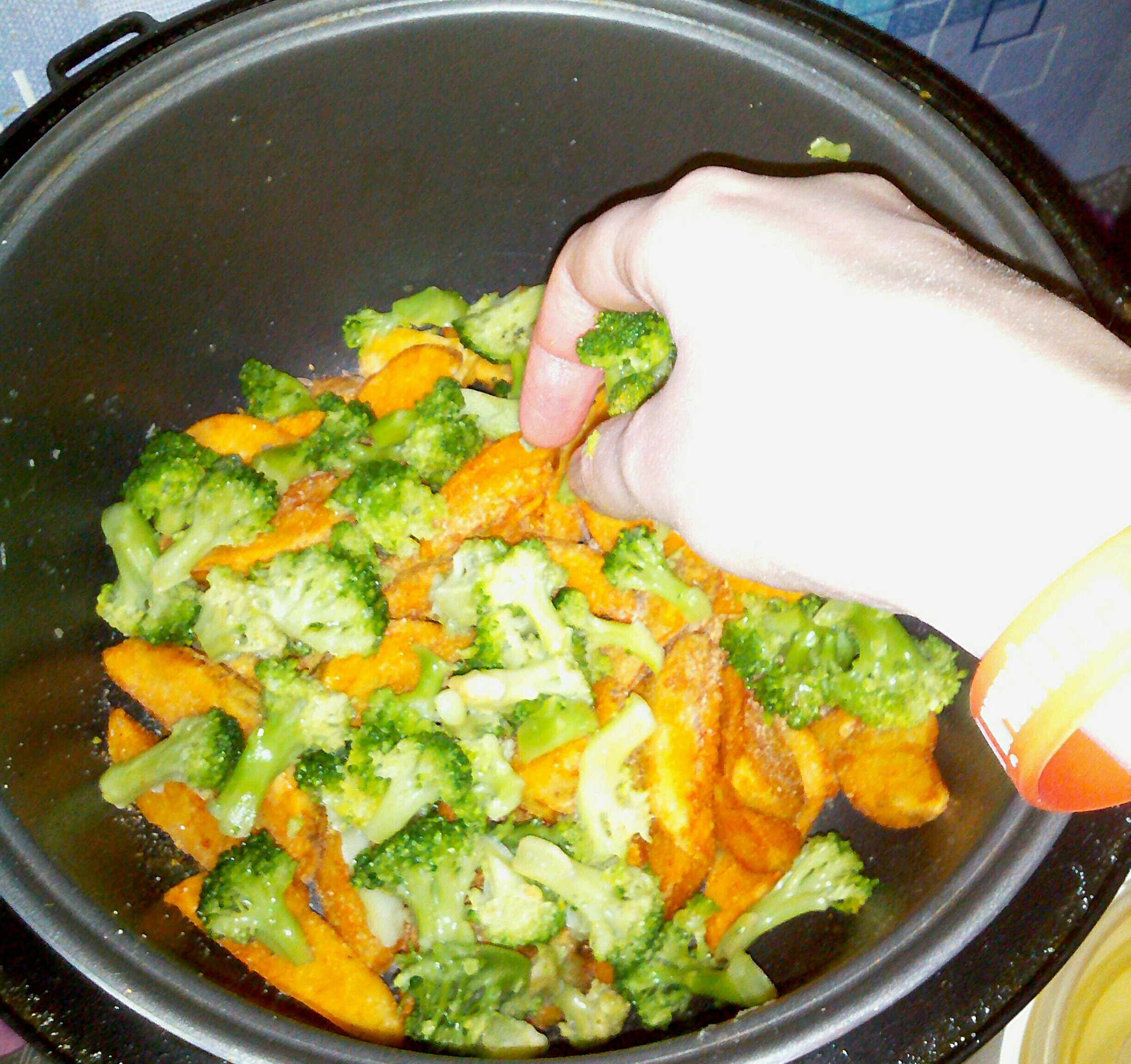Картофель, запеченный с брокколи - изображение